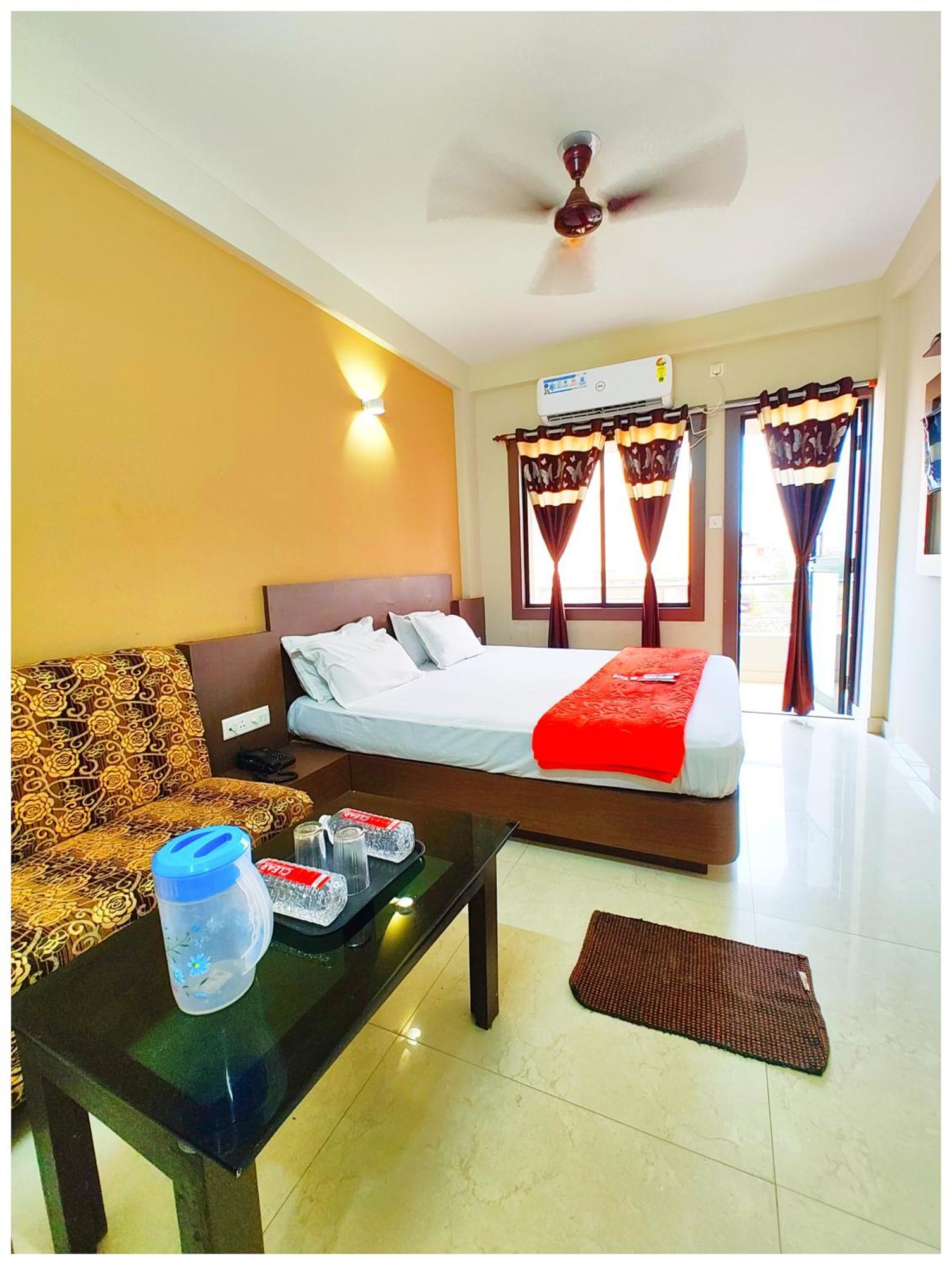 Hotel U!k Palace Near Sea And Jagannath Temple - Free Wifi- Lift And Parking Facilities - Fully Air Conditioning & Luxuary - A Rated In