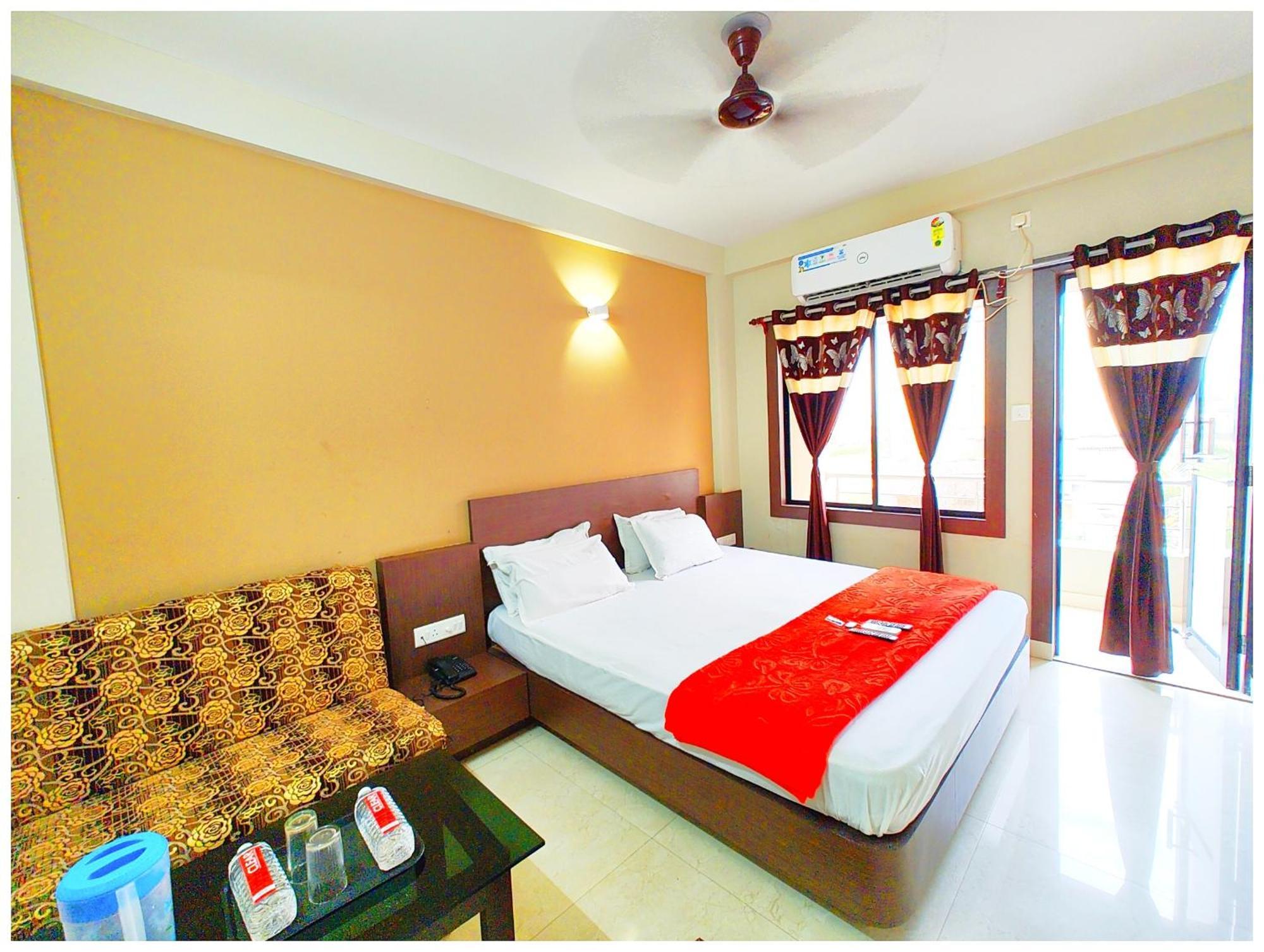 U!k Palace Near Sea And Jagannath Temple - Free Wifi- Lift And Parking Facilities - Fully Air Conditioning & Luxuary - A Rated In 4* Puri